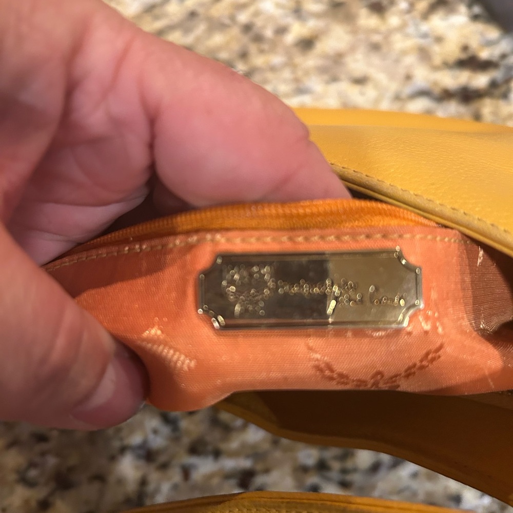 MCM yellow shoulder bag. - Picture 12 of 13